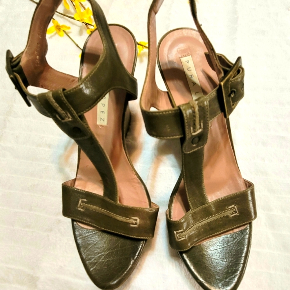 Heels - Picture 2 of 9